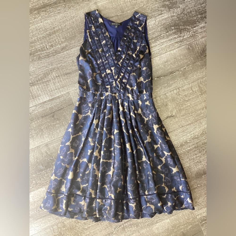 Banana Republic Women’s Abstract Floral Sleeveless V-Neck Midi Dress 12